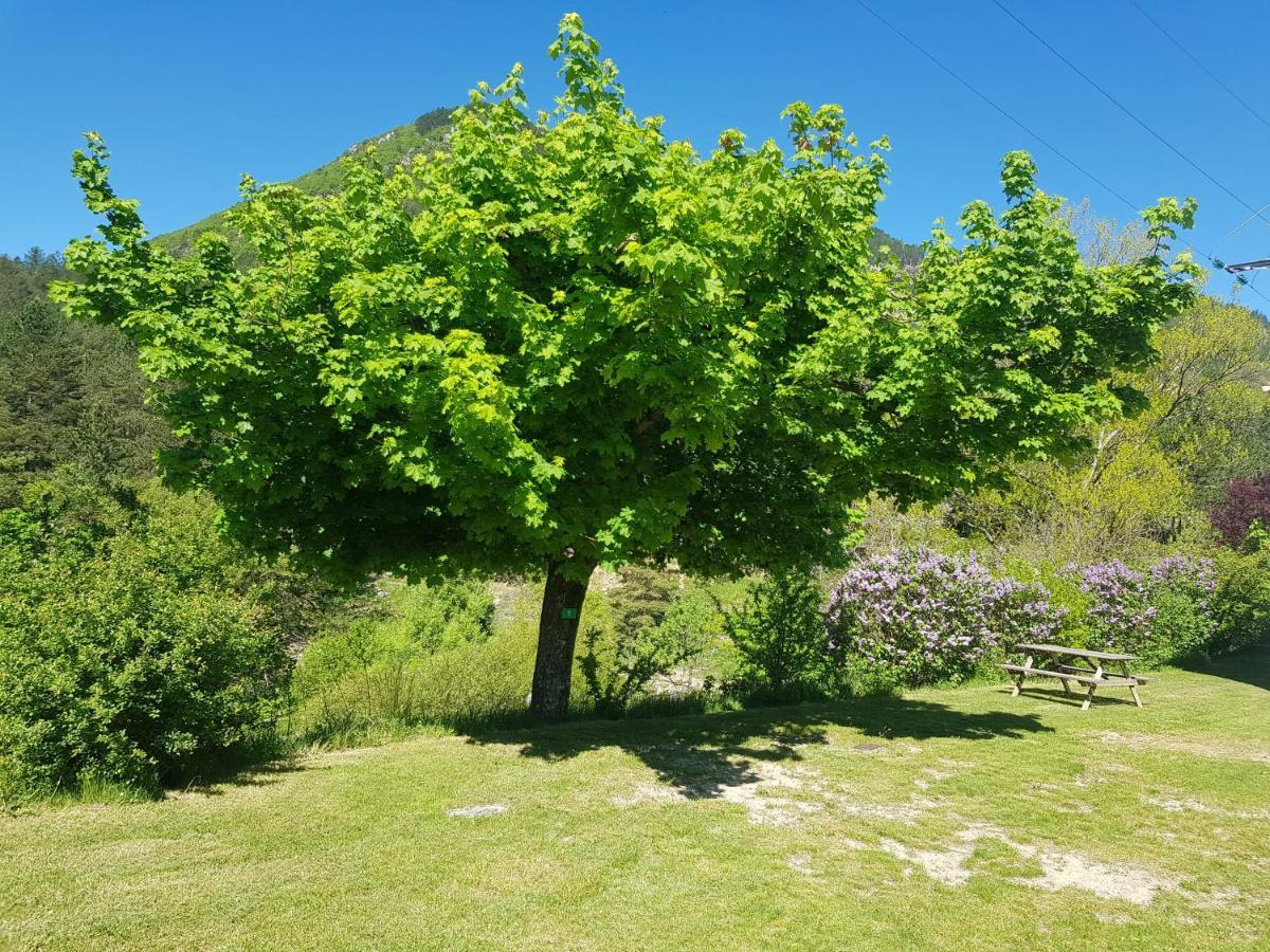Camping Calme Et Nature Castellane Buitenkant foto