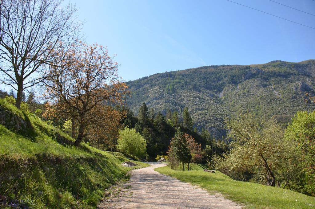 Camping Calme Et Nature Castellane Buitenkant foto